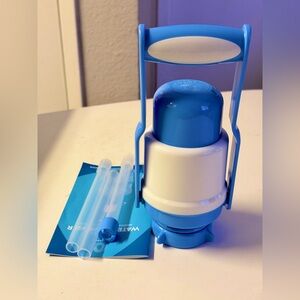 Portable Blue and White Water Filter